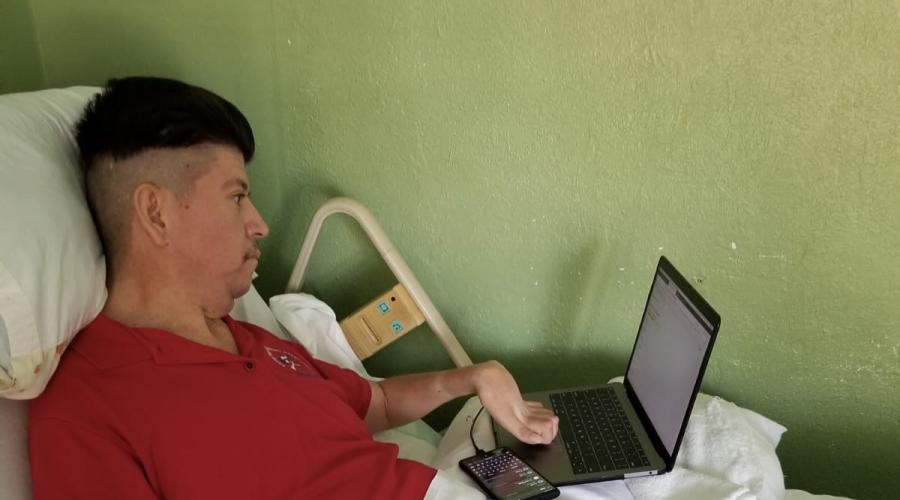 Durante la pandemia Memo sigue trabajando. During the pandemic, Memo keeps working,