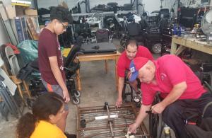 equipo supplies componiendo cama